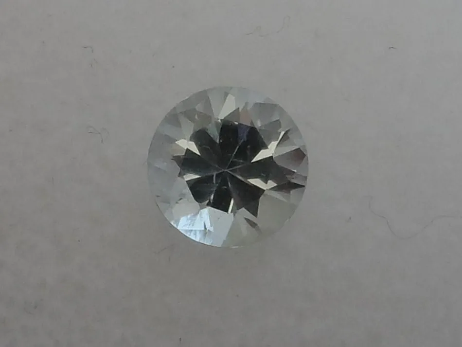 1.07 CTS. WHITE DIAMOND ROUND CUT MONTANA SAPPHIRE