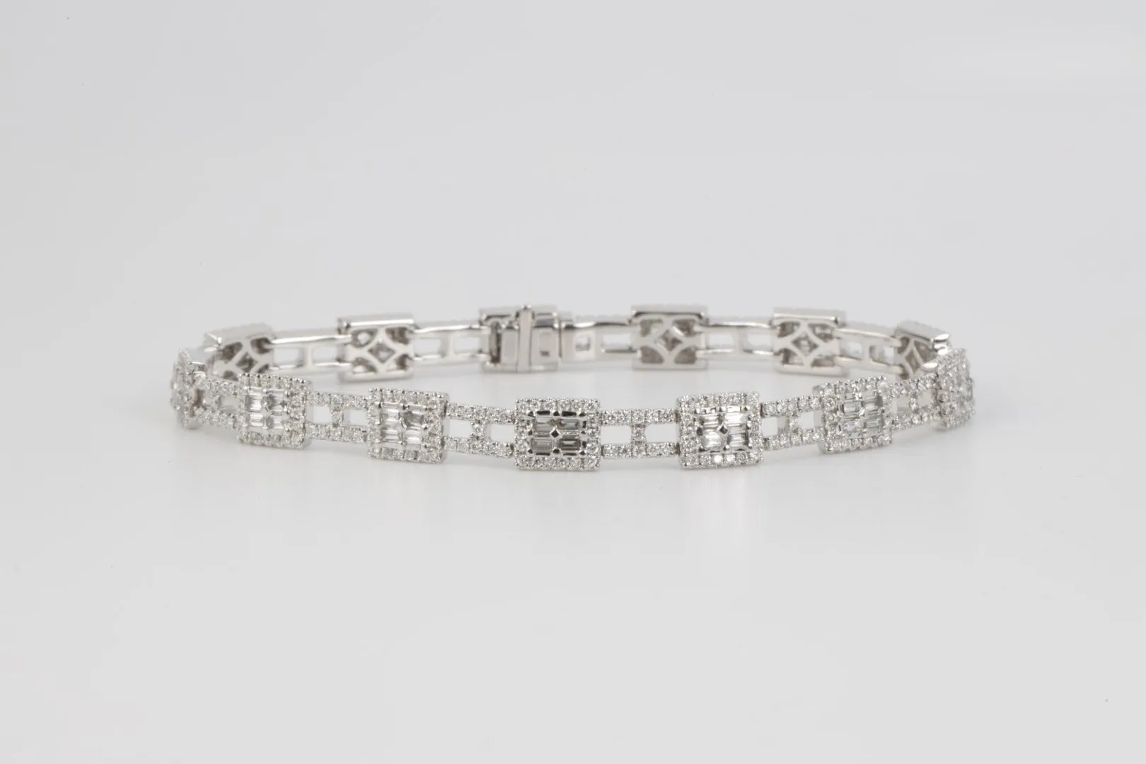 6.5'' 14k White Gold 3.20tcw Diamond Bracelet (11.80g.)