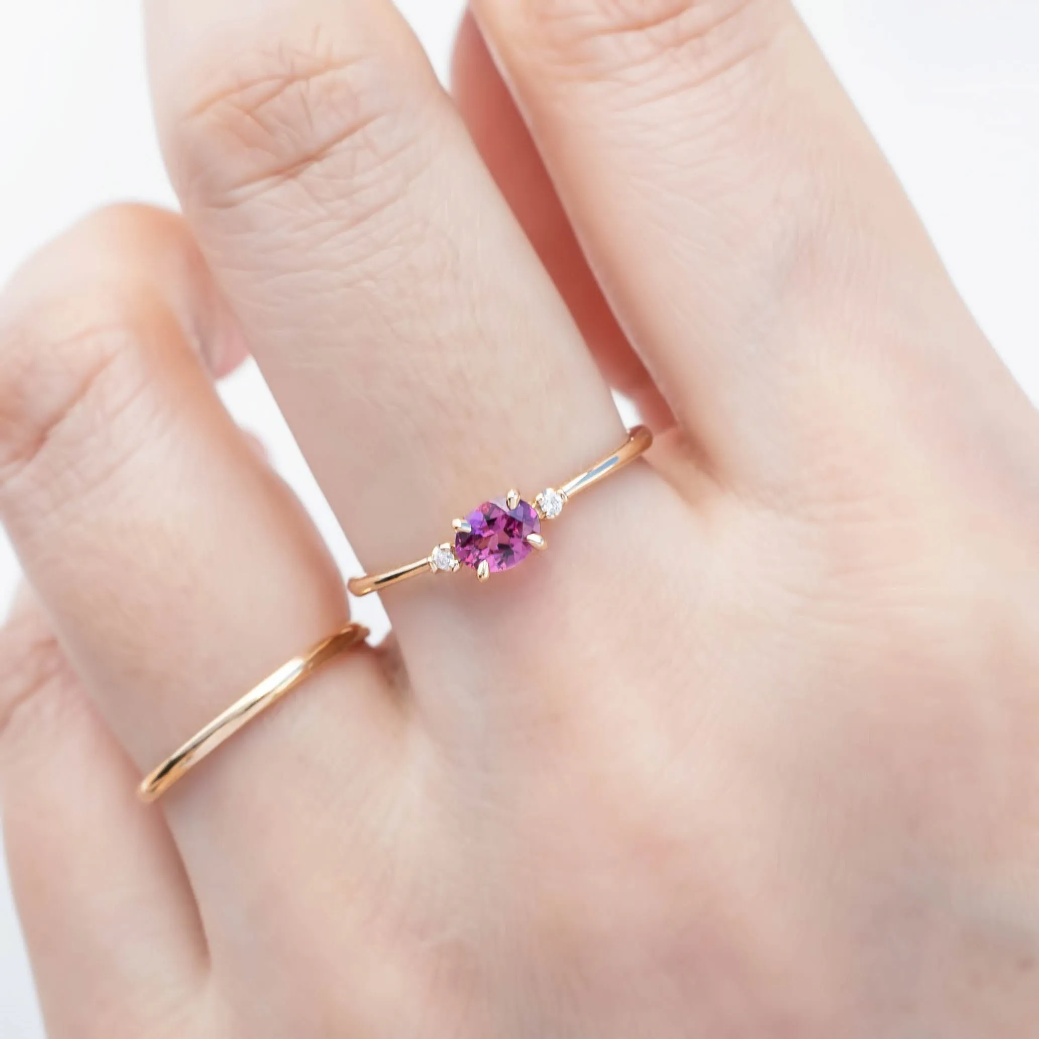 Emilie Ring 5mm 0.45ct Pink Umba Sapphire 14K Yellow Gold