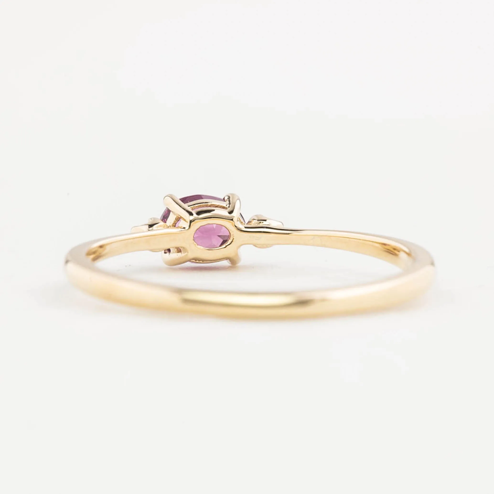 Emilie Ring 5mm 0.45ct Pink Umba Sapphire 14K Yellow Gold