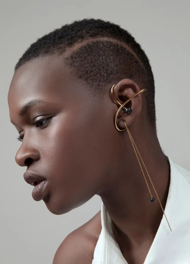 Gold ear-cuff and chain with black pearl