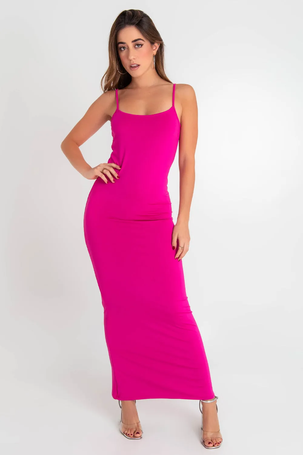 Maxi vestido básico ajustado con tirantes