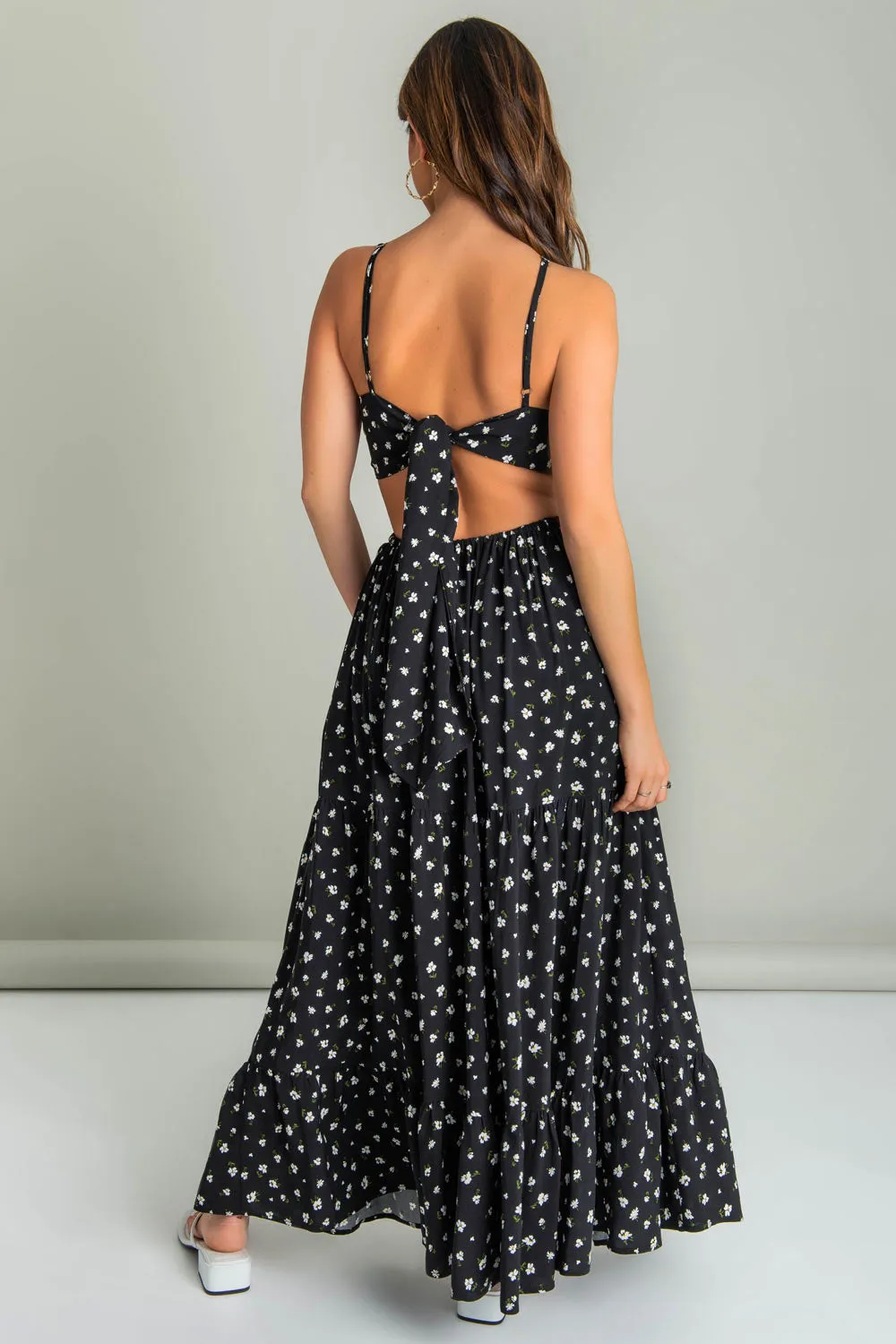 Maxi vestido floral con olanes cuello halter