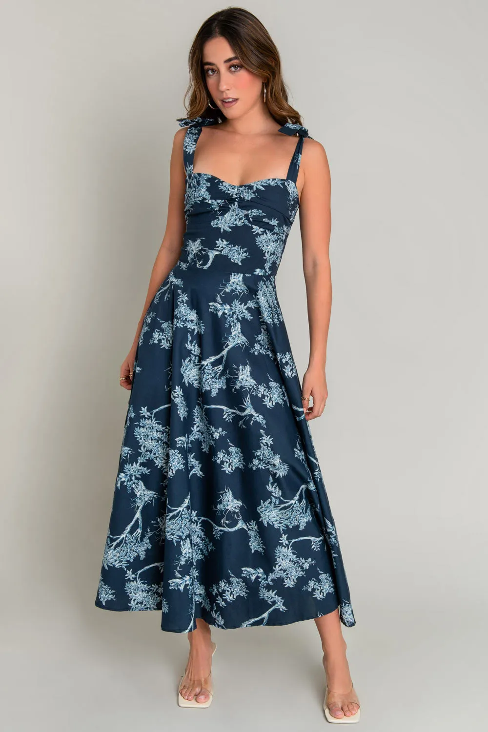 Maxi vestido floral corte a tirantes con nudo