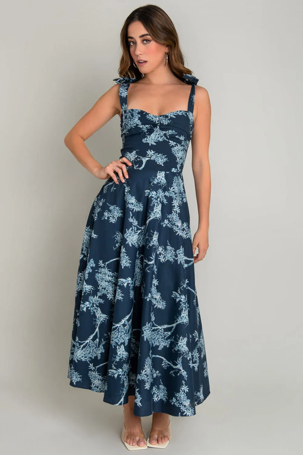 Maxi vestido floral corte a tirantes con nudo