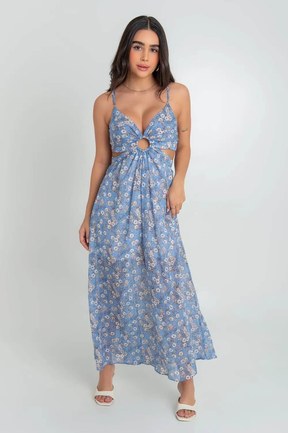 Maxi vestido floral escote v con plisados argolla