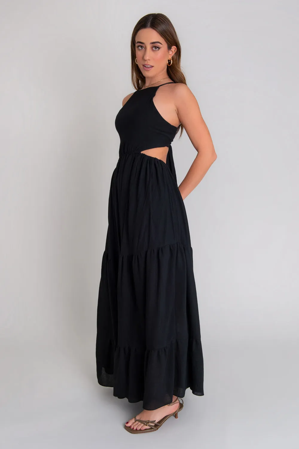 Maxi vestido halter con olanes cut out